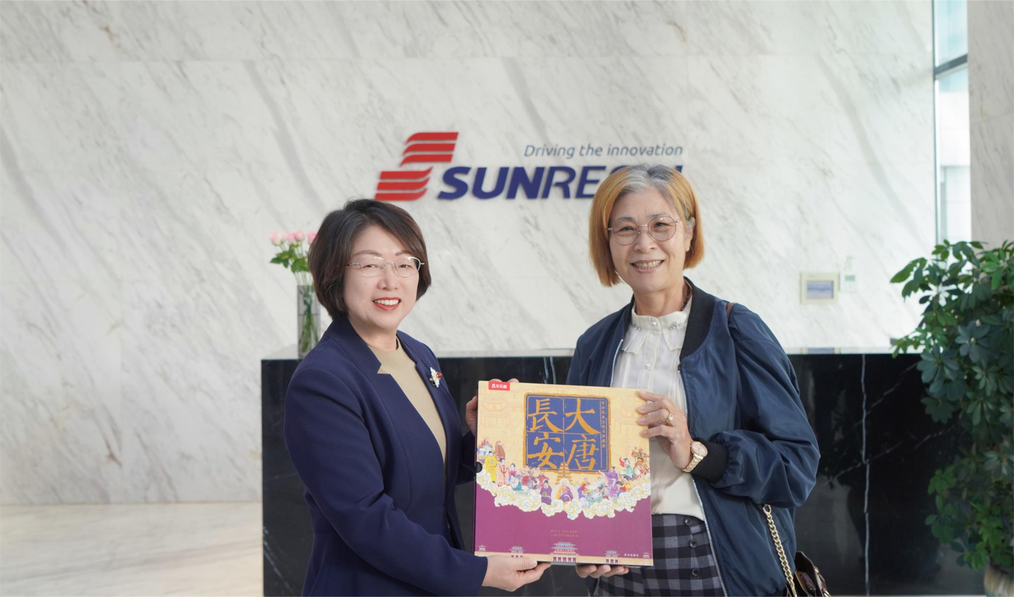 莘莘蓝海意，，，，，，晓映两岸情