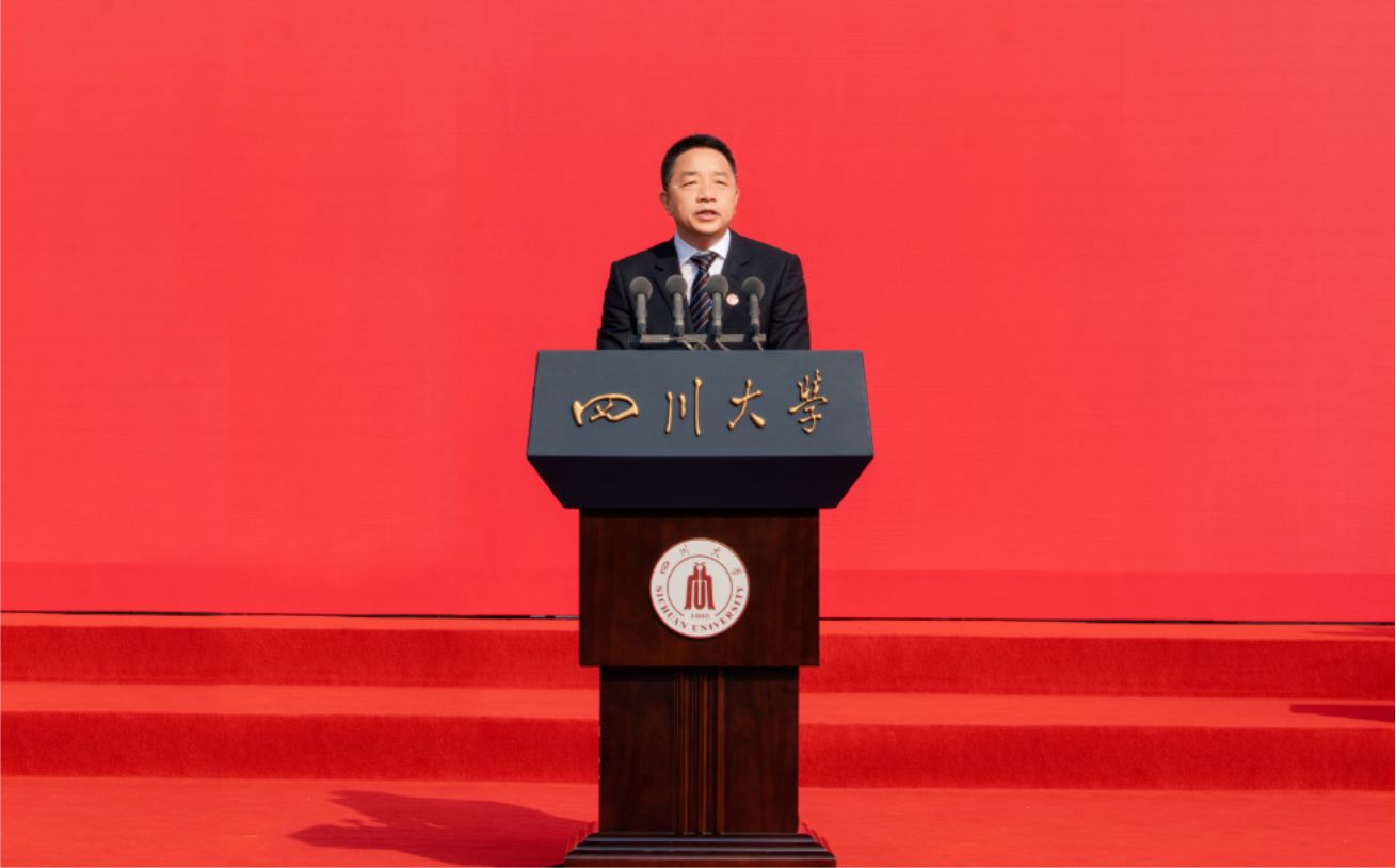 总司理寇晓康寄语四川大学结业生：理想为帆，，，家国为锚